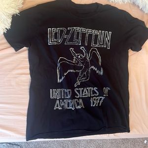 Black and white t shirt🪽